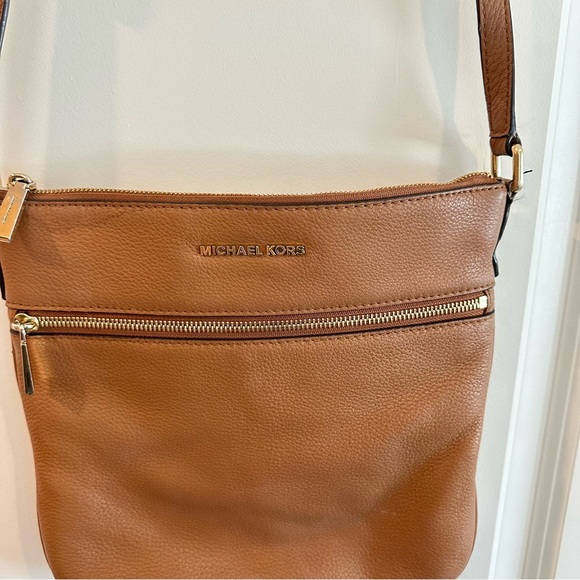 Michael Kors Bags Michael Kors Bedford Flat Crossbody in Carmel Brown Leather - Picture 4 of 10